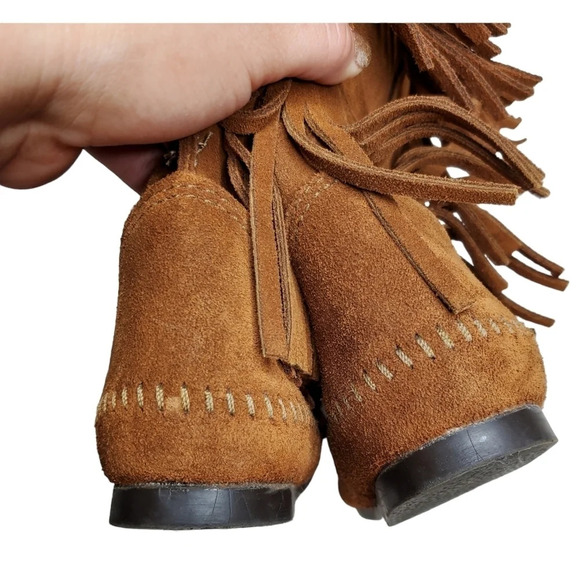 Minnetonka 3 Layer Fringe Brown Suede Boots - Picture 5 of 6